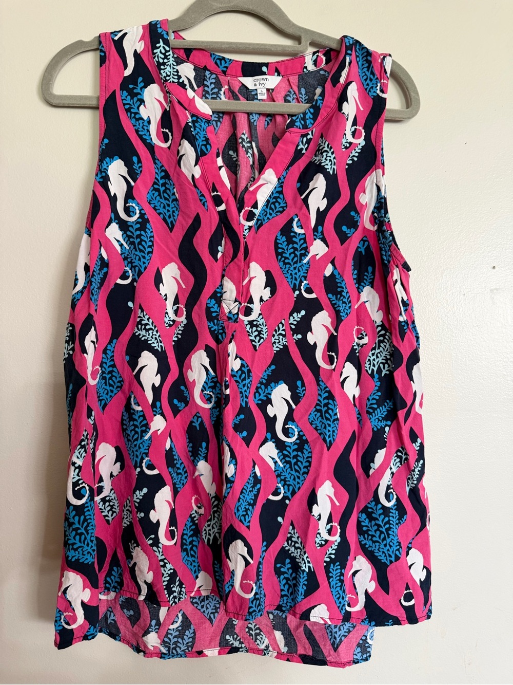 Crown & Ivy Women’s Sleeveless Pink & Navy Seahorse-Print Tank